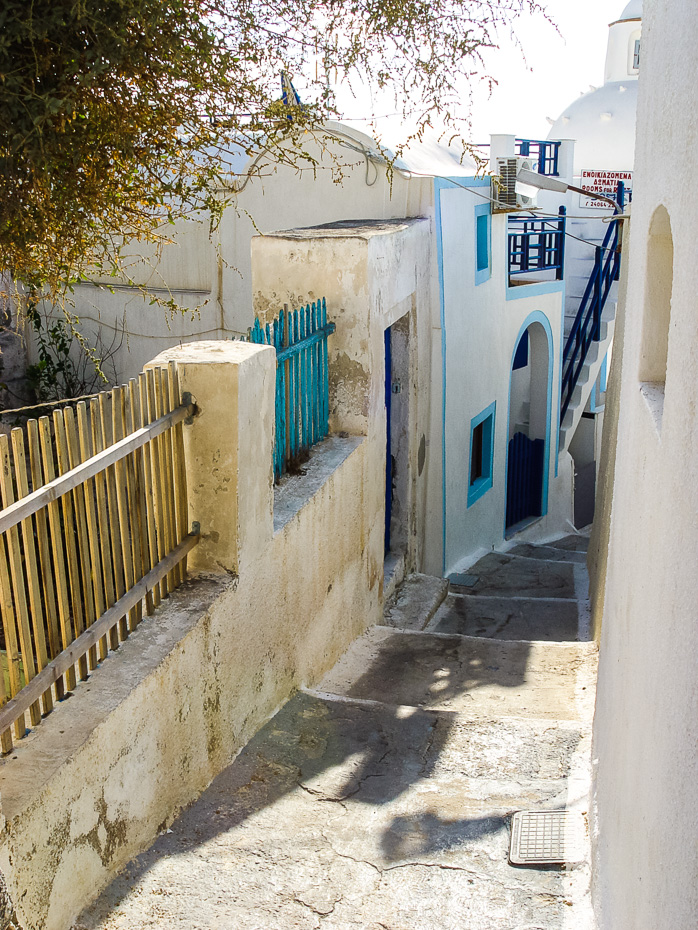 thira santorini greece street narrow walk tour