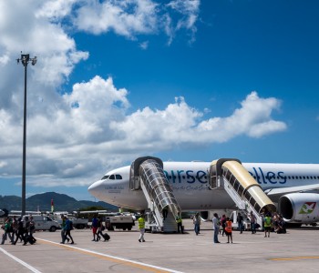 Bez Tabu comment on airplane change