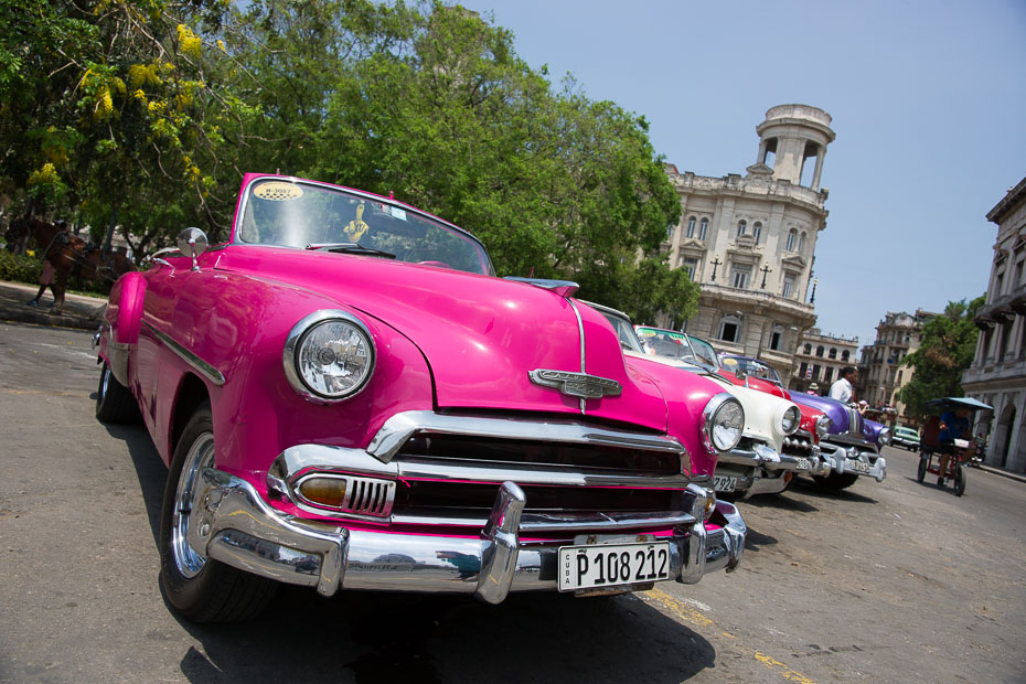 cuba convertible car havana cubans old retrorestored tourists