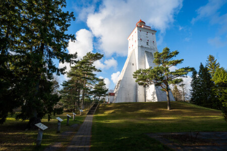 extraordinary lighthouse