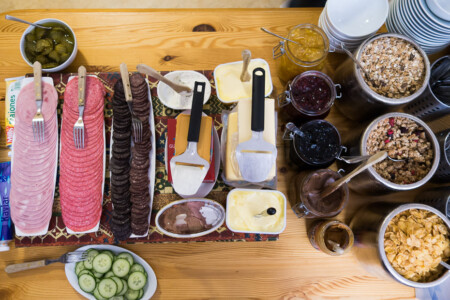 budget accommodation in svalbard with breakfast