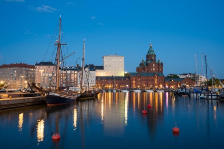 Uspenskin cathedral at night Helsinki