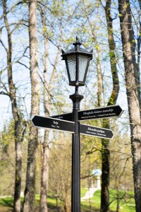 the whispering lamp post